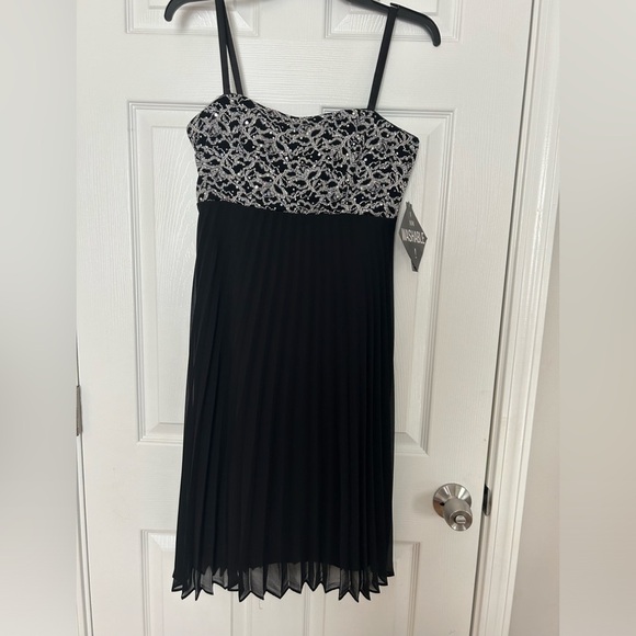 R & M Richards Dresses & Skirts - Super cute black dress